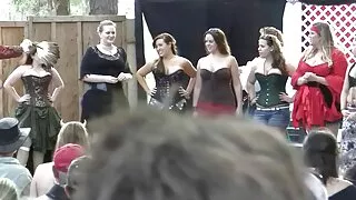 Il marito ha scopato la attrici italiane film hard moglie coreana nella figa attraverso le mutandine