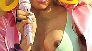 Il ragazzo si è annoiato con la moglie e ha scopato pornostar italiane anni 90 due amanti succose