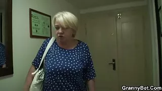 Ragazza dipinta cavalca il cazzo venoso di un video hard attrici italiane agente maturo