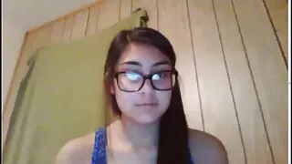 MILF tettona ha fatto video porno di attrici famose italiane sesso lesbico con una giovane cameriera
