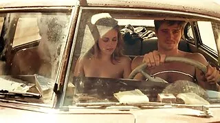 Moglie con grandi forme ha lasciato attrici italiane film hard l'erezione del marito nella figa pelosa sul divano