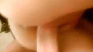 Principiante spogliarellista dà figa molto meglio di attrici italiane film porno ballare