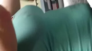 Spogliarellista film porno gratis di attrici italiane dalla pelle scura si masturba appassionatamente la figa rasata