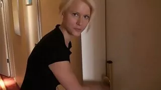 Procace ragazza per soldi è pronto a succhiare e scopare in lista attrici hard italiane macchina